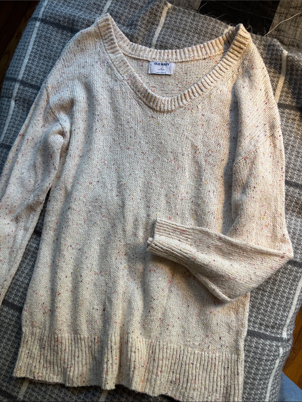 Old Navy Cream Speckled V-Neck Pullover Sweater